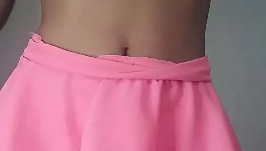 Kısa etekli güzel azgın kız heyecanlı