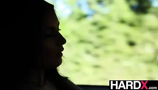 HARDX - Még ne vess véget - Isa Bella gőzölgő erotikus kibékülése