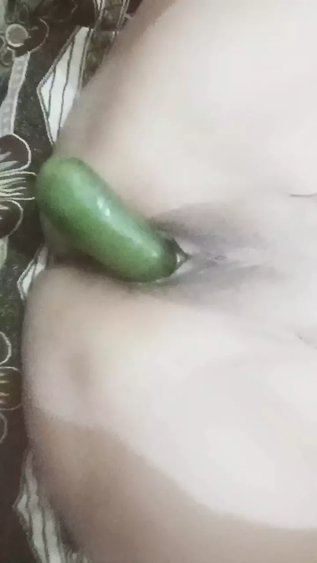 Ateşli Pakistanlı desi kız amına mastürbasyon yapıyor
