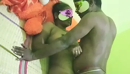 Hintli çiftin tutkulu romantizmi