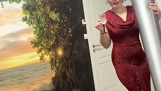 Gece Elbisesiyle Mym Fan Muslukları
