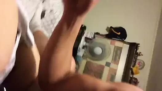 Kocam takma yarağıma biniyor ve göğüslerime boşalıyor! (oyo)!