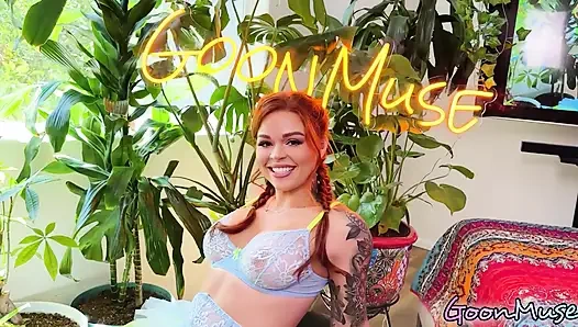 İri göğüslü güzel Sinatra Monroe iyi sikişiyor