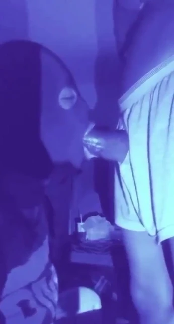 Ямайская тинка с удивительными головами