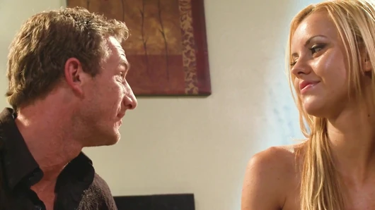 Jessie Rogers hassas klitorisiyle oynayabildiği için arkadan seviyor