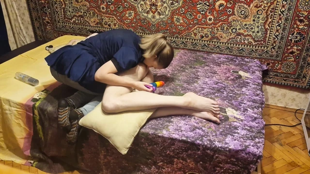 Anastasia sahibe dominant evli kadın ezik kocasıyla BDSM yapıyor ve aşağılıyor amatör
