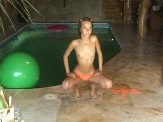 Kylie yumruklarını sıkıyor