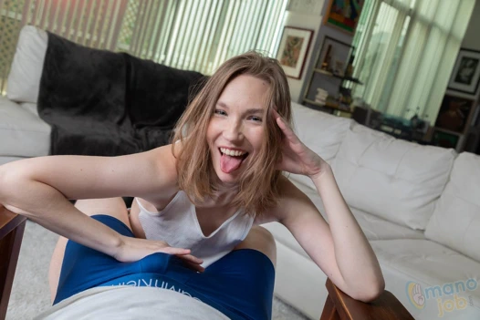 Claire, oluk çöpü kaltağı sallıyor!