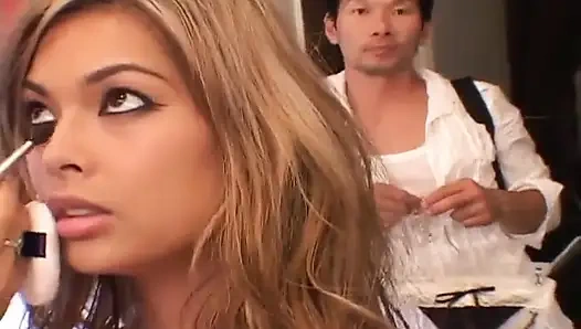 Tera Patrick'in yer aldığı makyaj seansı