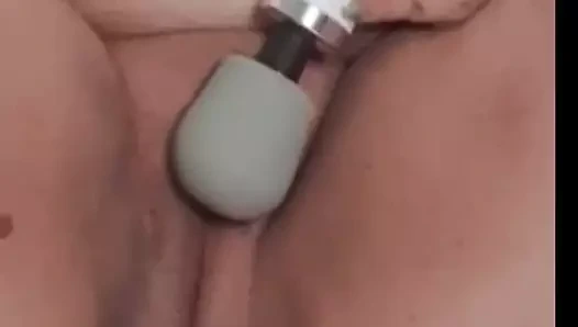 Sıcak şişman kız fışkırtma ile oyuncak