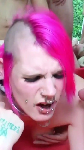 Завораживающий момент из "Гэнгбэнга с кримпаем немецкой тинки эмо с нижней Лиза с лактацией"