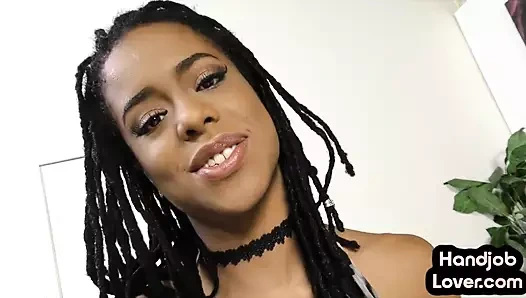 Küçük memeli hj zenci bebek yarak mastürbasyon yapıyor ve edepsizce konuşuyor