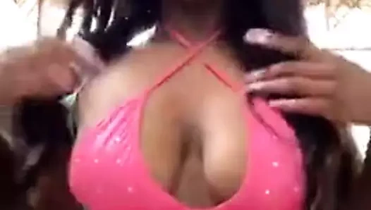 bikinili busty webcam kız