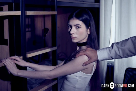 Yeni ailene hoş geldin - sanal gerçeklikte ateşli genç üçlü grup seks