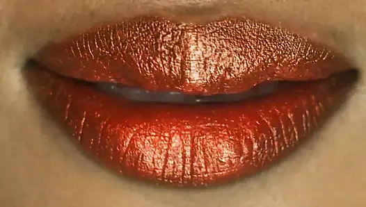 SARıŞıN MESLEKTAŞıNıZ CRYSTAL CLARK KURNAZCA AYAĞA KALKıYOR