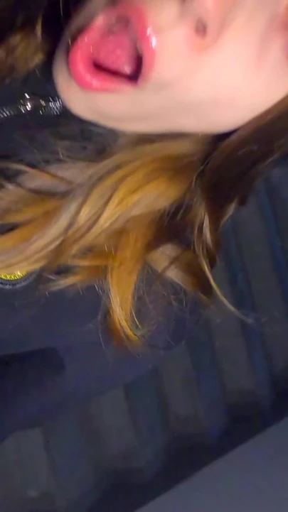 Незабываемый момент из "Пока родители дома мы трахаемся на лестнице"