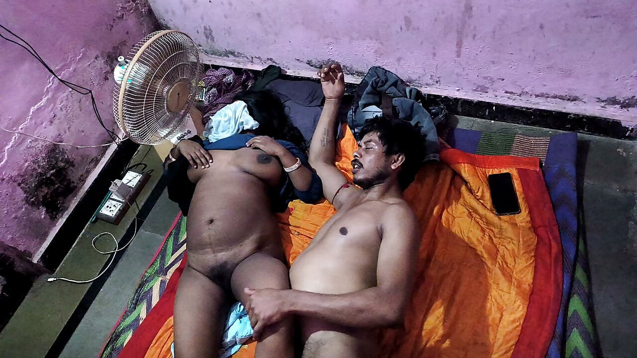 Süper Seksi Ateşli Bhabhi Devar'ını Odada Yalnız Yakaladı