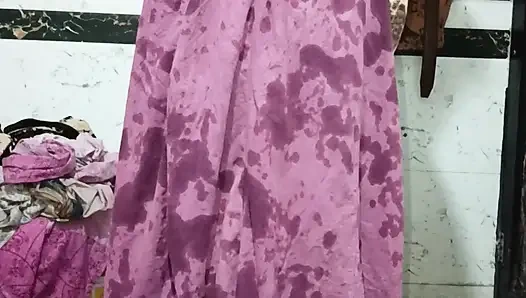 Priya bhabi seksi tarz vücut gösterisi