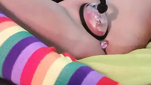 Ateşli karıma bak, amcık ilk kez pompalanıyor! Amcığını külotuyla dolduruyor. Sexy Knee Socks