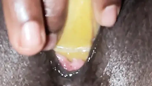 Karım amının içine muz sokuyor