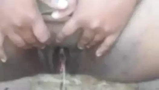 lanka cama kız işemek