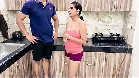 Hintli üvey kız üvey babası için sürtük olmayı seviyor