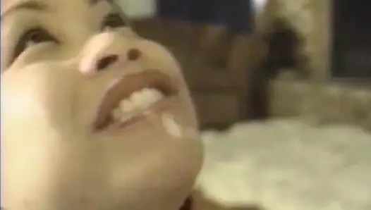 Bu Fransız Asyalı 21 yaşındaki kız ağzına boşalmayı seviyor