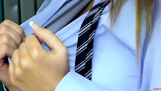 Klasik kız öğrenci Candice Collyer