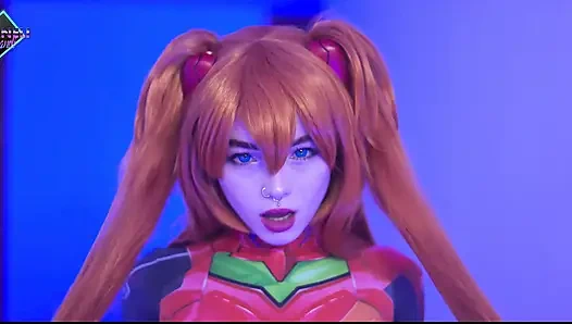 Asuka Langley sıkı muhtaç deliklerini eğitiyor