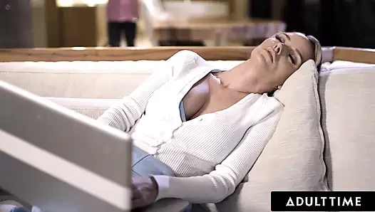 ADULT TIME - orta yaşlı seksi kadın bütün gece üvey oğlunun sikişme arzusuyla ayakta tutuluyor - alman altyazılı