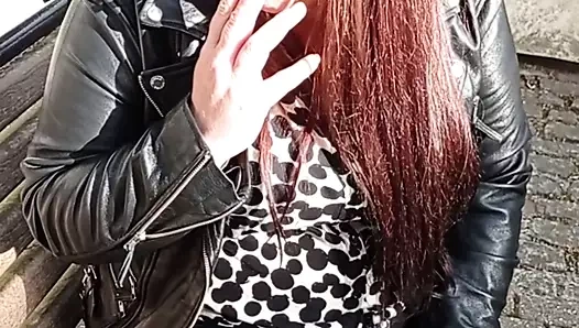 Kocamla akşam dışarıda sigara içmemi seviyor