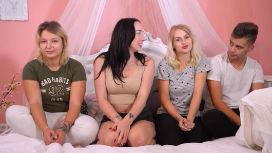 Striptiz oyununun sonunda bir seks makinesi