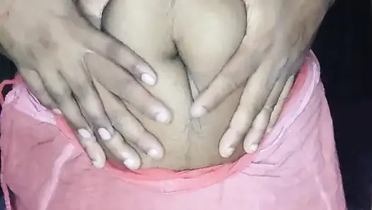 Ev hanımı koca seksi hintli kızı sikiyor