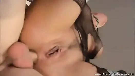 Çarpıcı orta yaşlı seksi kadınlar sert grup sekste çifte sikiliyor