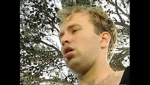 Büyük memeli güzel klasik orta yaşlı seksi kadın açık havada sikiliyor ve ağzına boşalıyor