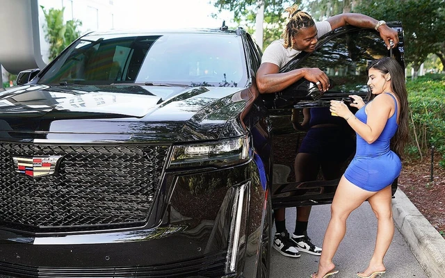 Şişman latin göt michelle martinez escalade'de sikiliyor