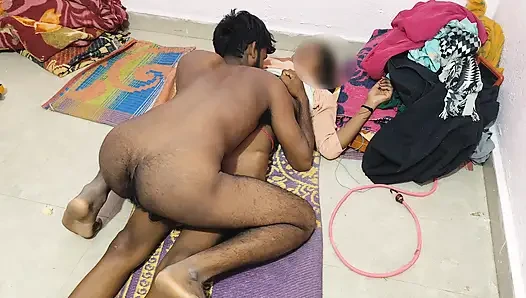 Bugün üvey kız kardeşimle seks yapıyorum, evde kimse yoktu
