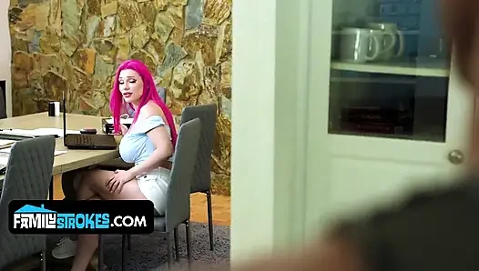 Üvey anne Sandy üvey kardeşleri Lily ve Oliver'ı sikişene kadar bağlıyor