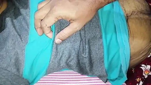 Kıllı amcık desi köylü kızın vücudunu azdırıyor