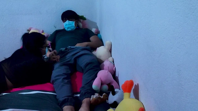 Üvey kız annesi tarafından azarlanıyor ve tantrum için beni sikiyor