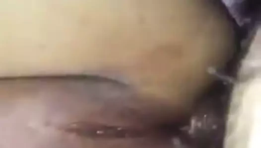 Otra amigacon el culo abierto y pujando