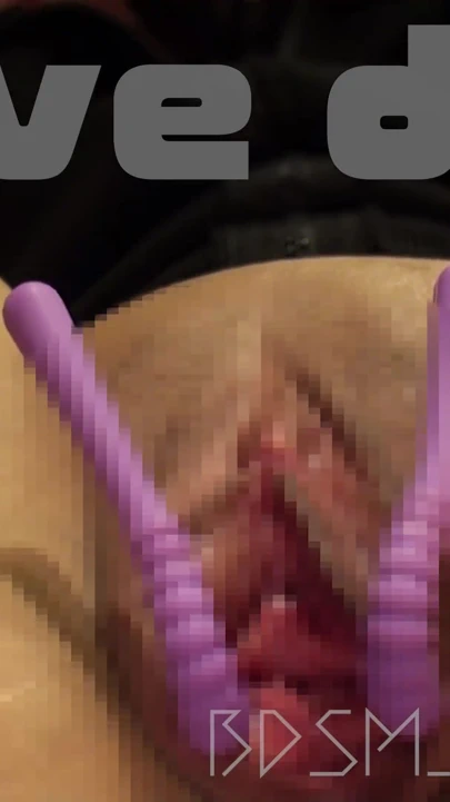 Üretral eğitim... Dişi bir köle üretrasına parmak sokuldukçe inliyor. (FapHouse'da tam video) | Klip 1