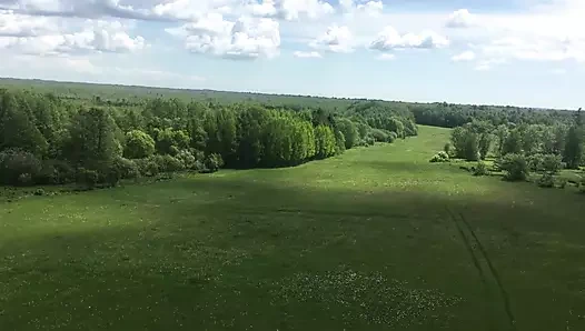 Evli kadın dışarıda sikişiyor ve inliyor