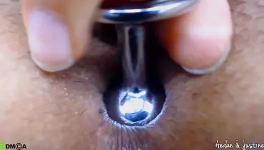 Busty justine yakın çekim ile onu butthole cezalandırıyor