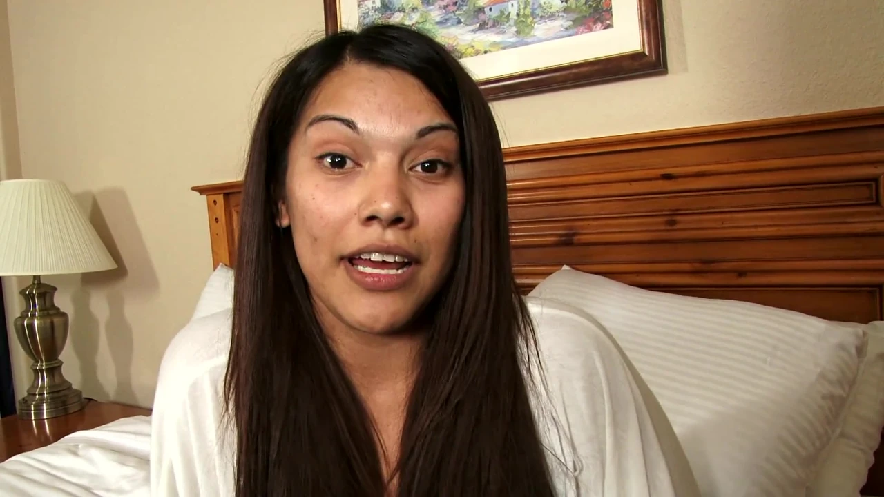 सेक्स टूरिस्ट साथ छोटा कॉक बनाता है उसकी हंसी