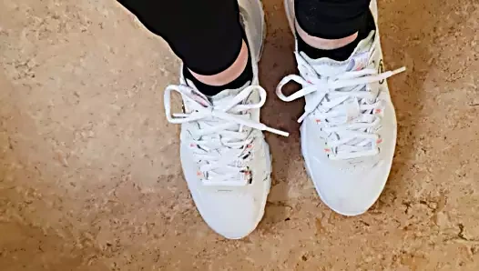 Ayakkabılarımı yala