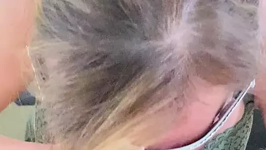 Genç bir boğa ile bir otel odasında yalnız hotwife