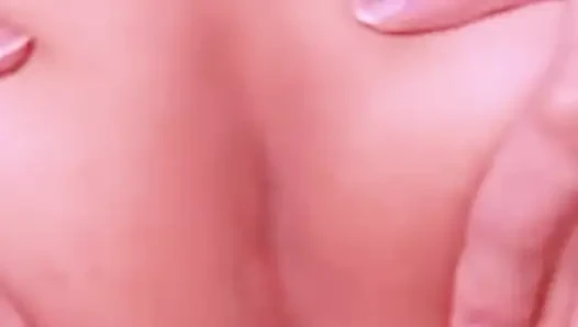Sert zıplıyor! Çılgın bir şekilde sert üyesine biniyor.