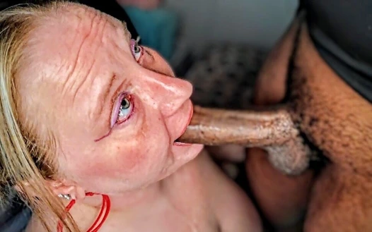 Gırtlağına Kadar Sakso Çekiyor - 78 Sarışın Walmart Memur Ucubenin Yüzü Işten Sonra Sikiliyor Ve Yüzüne Boşalıyor