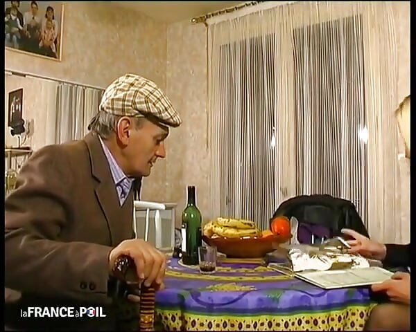 Satmak için her şeyi yapacak bir ev satıcısı.